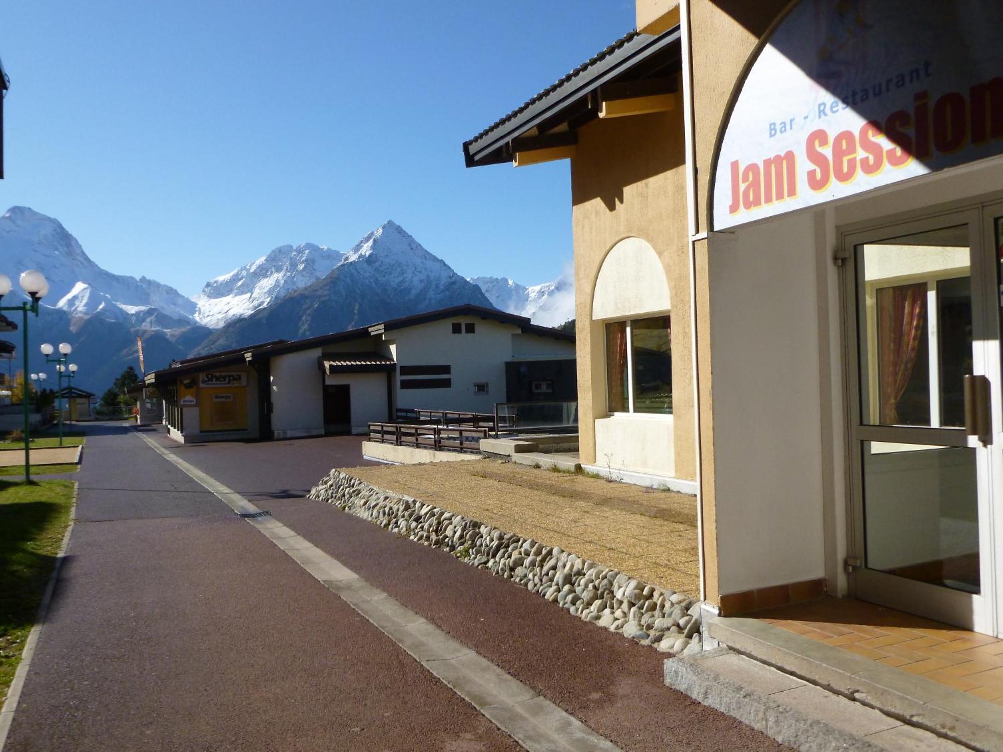 即兴演奏会酒店 莱德萨阿尔卑斯 外观 照片
